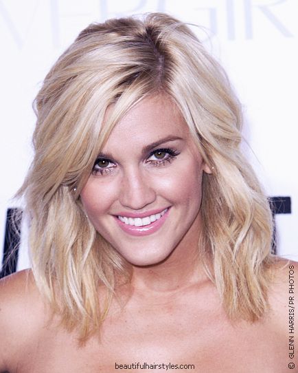 Shaggy hair of Ashley Roberts is one of the most everyday hairstyle that you
